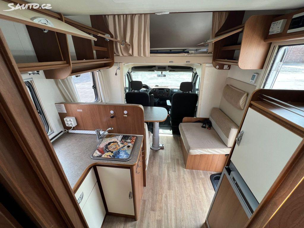 Interiér obytného vozu - celkový pohled na obytnou část